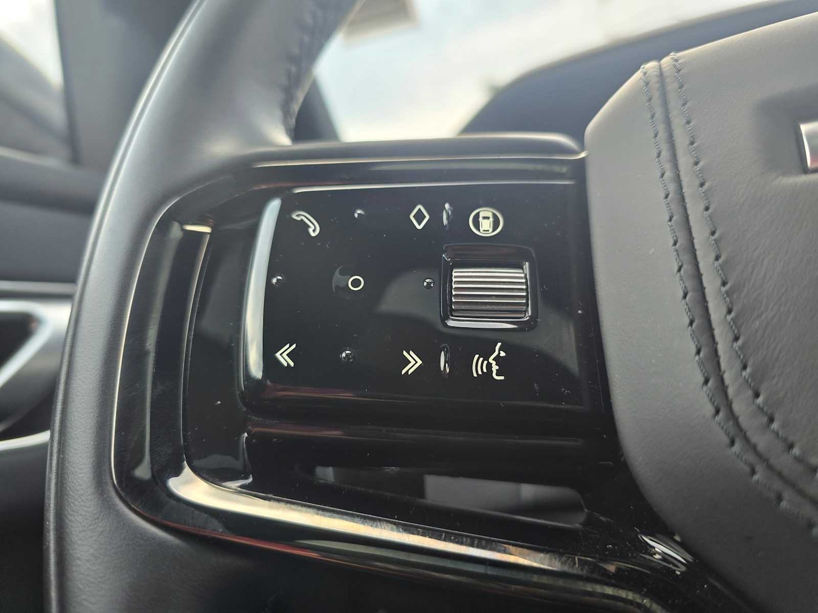 2025 Land Rover Range Rover Velar Dynamic SE