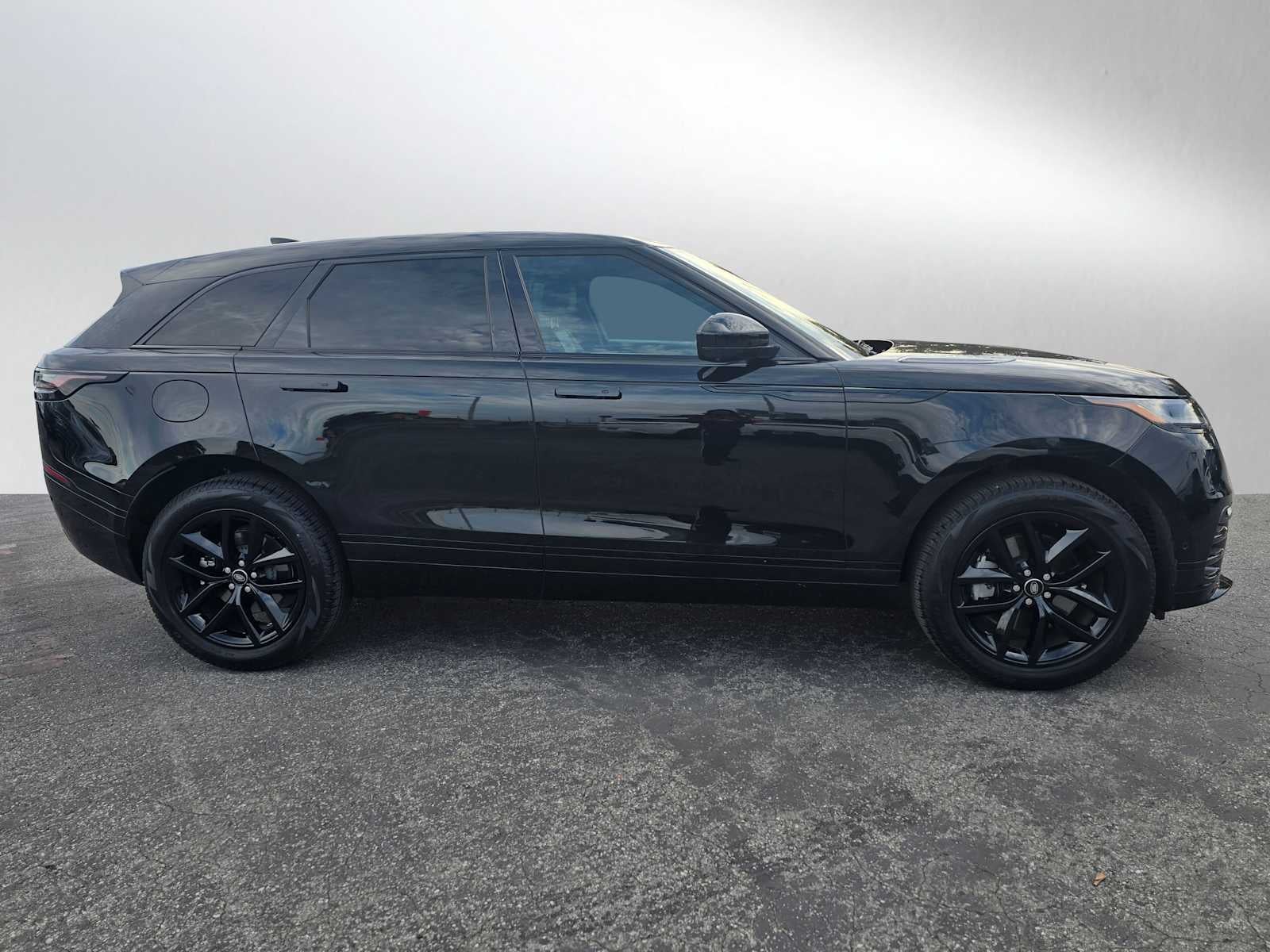 2025 Land Rover Range Rover Velar Dynamic SE