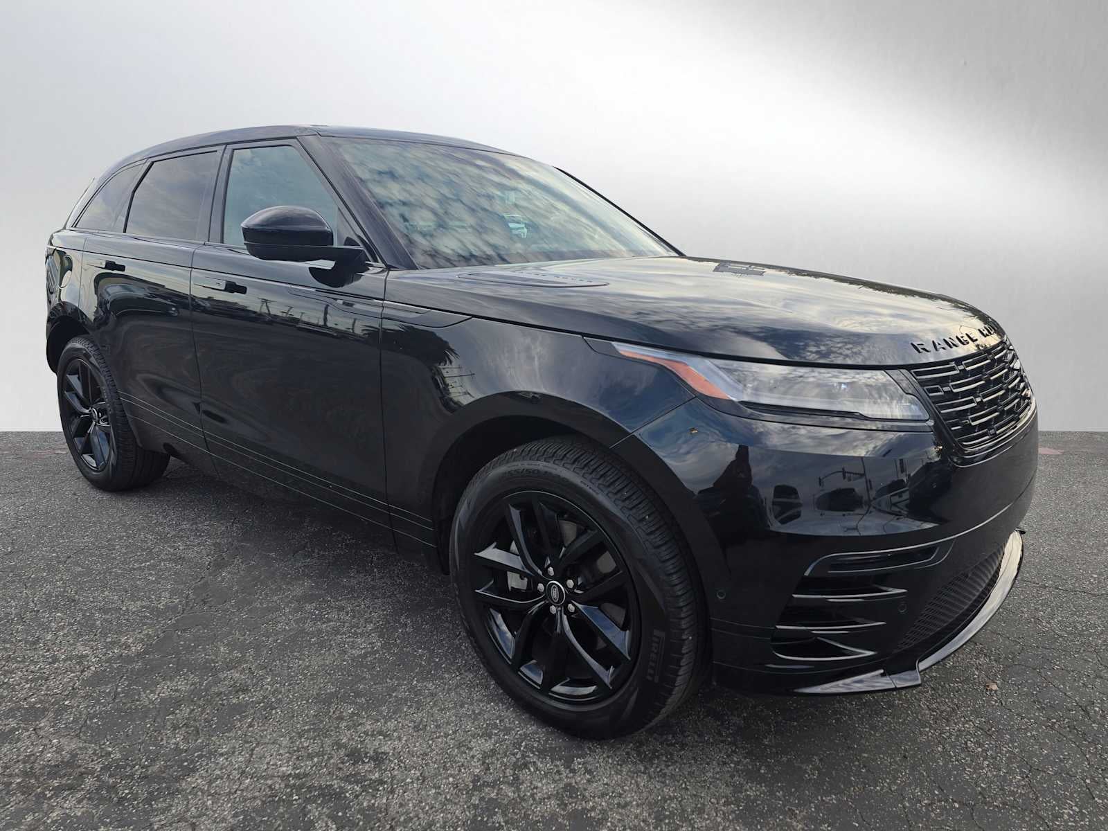 2025 Land Rover Range Rover Velar Dynamic SE