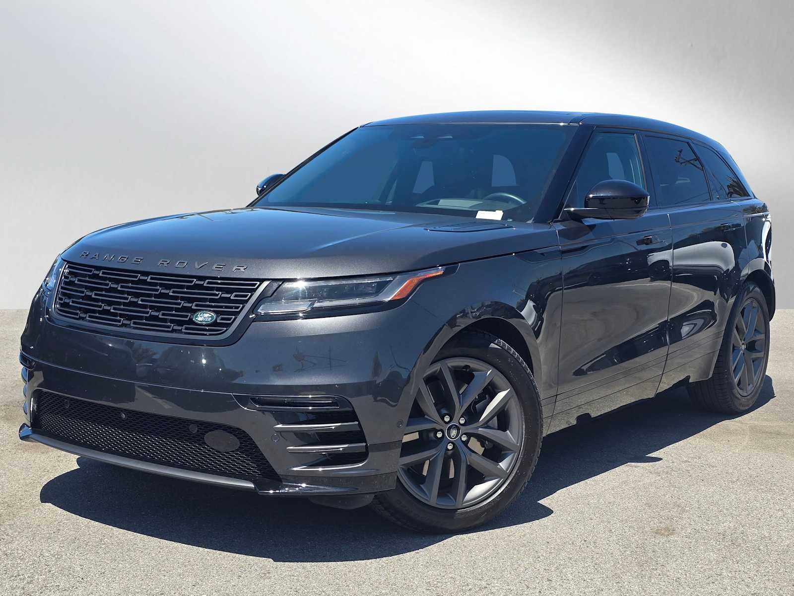 2026 Land Rover Range Rover Velar Dynamic SE