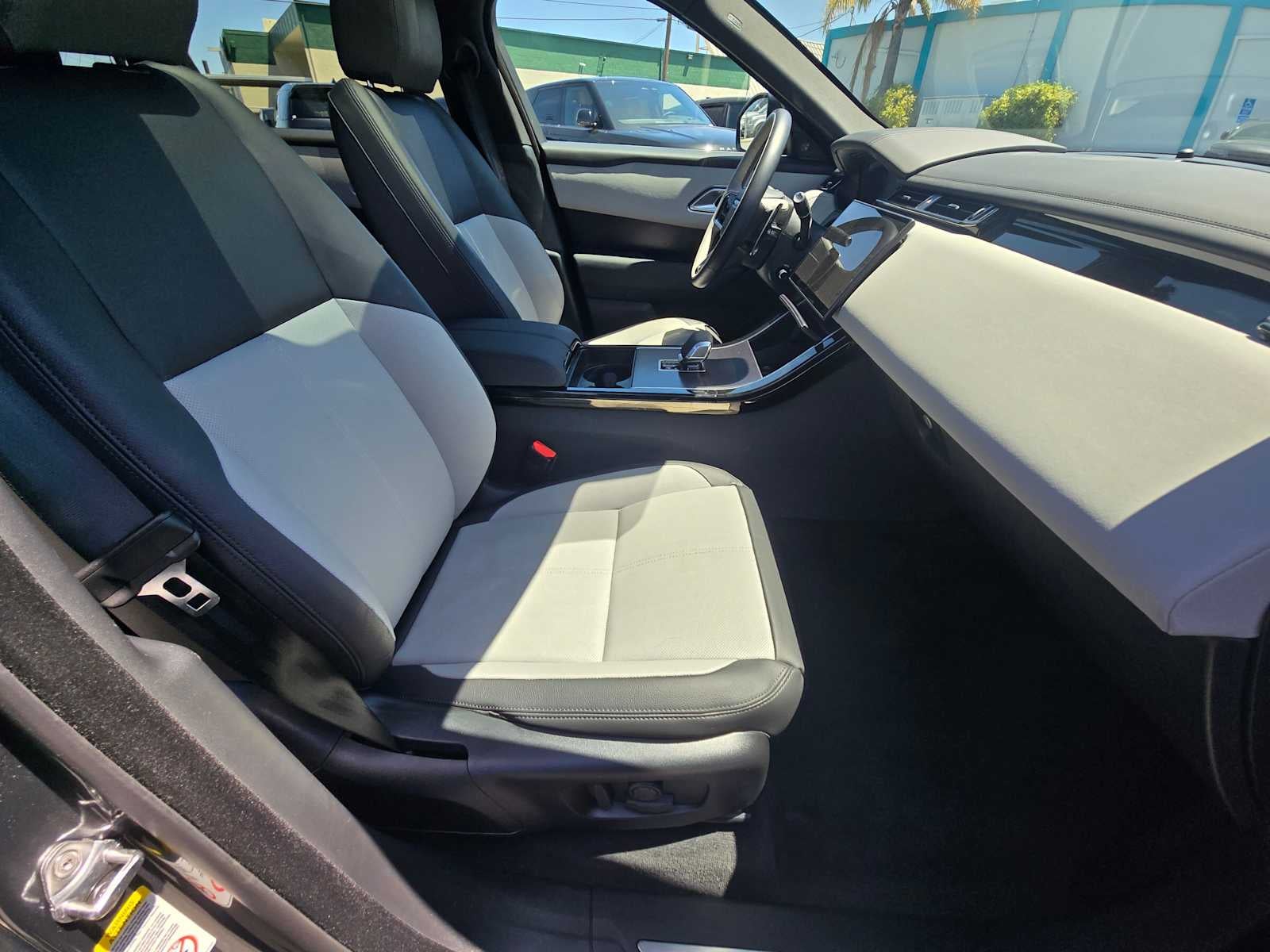 2026 Land Rover Range Rover Velar Dynamic SE