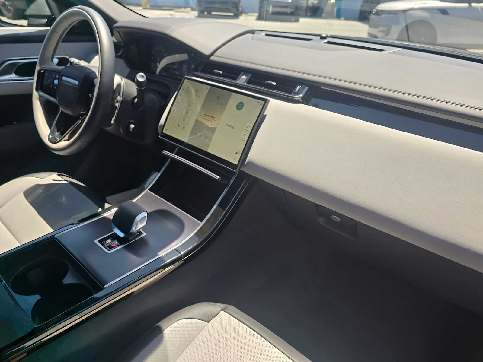 2026 Land Rover Range Rover Velar Dynamic SE