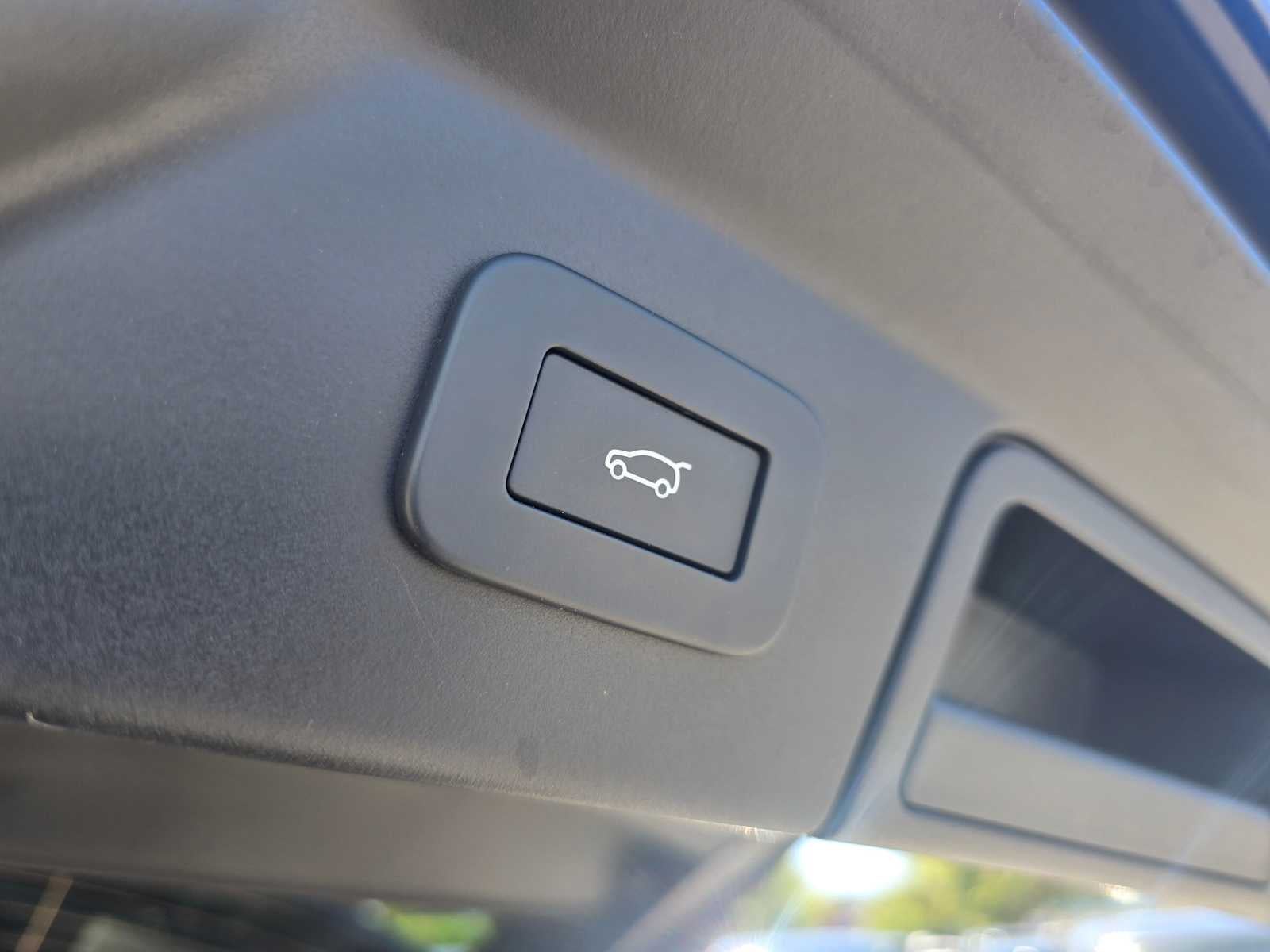 2026 Land Rover Range Rover Velar Dynamic SE