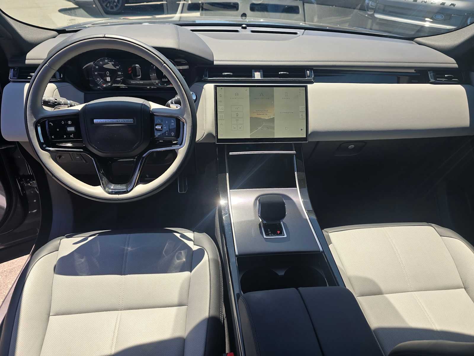 2026 Land Rover Range Rover Velar Dynamic SE