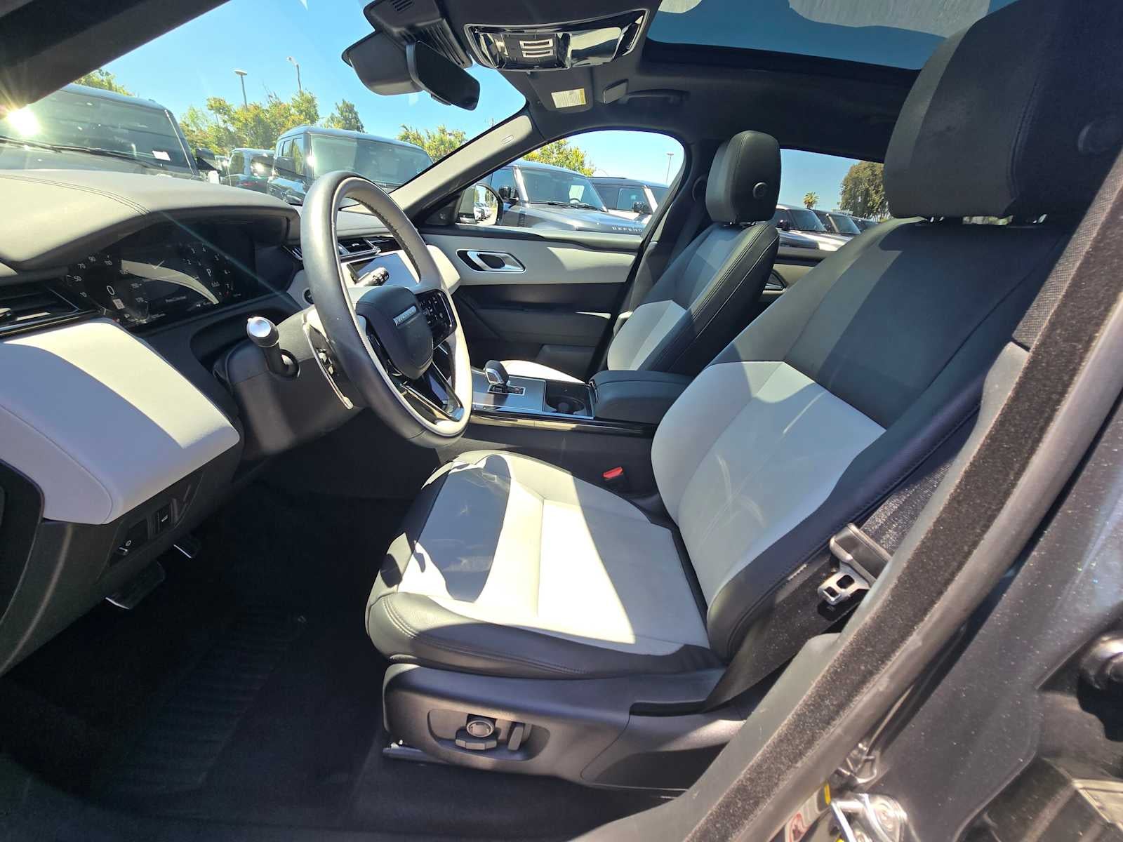 2026 Land Rover Range Rover Velar Dynamic SE