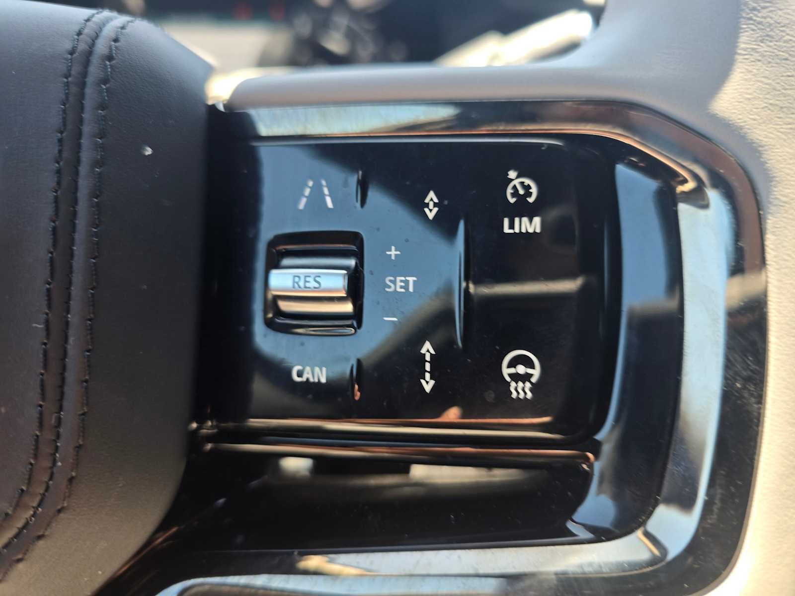 2026 Land Rover Range Rover Velar Dynamic SE