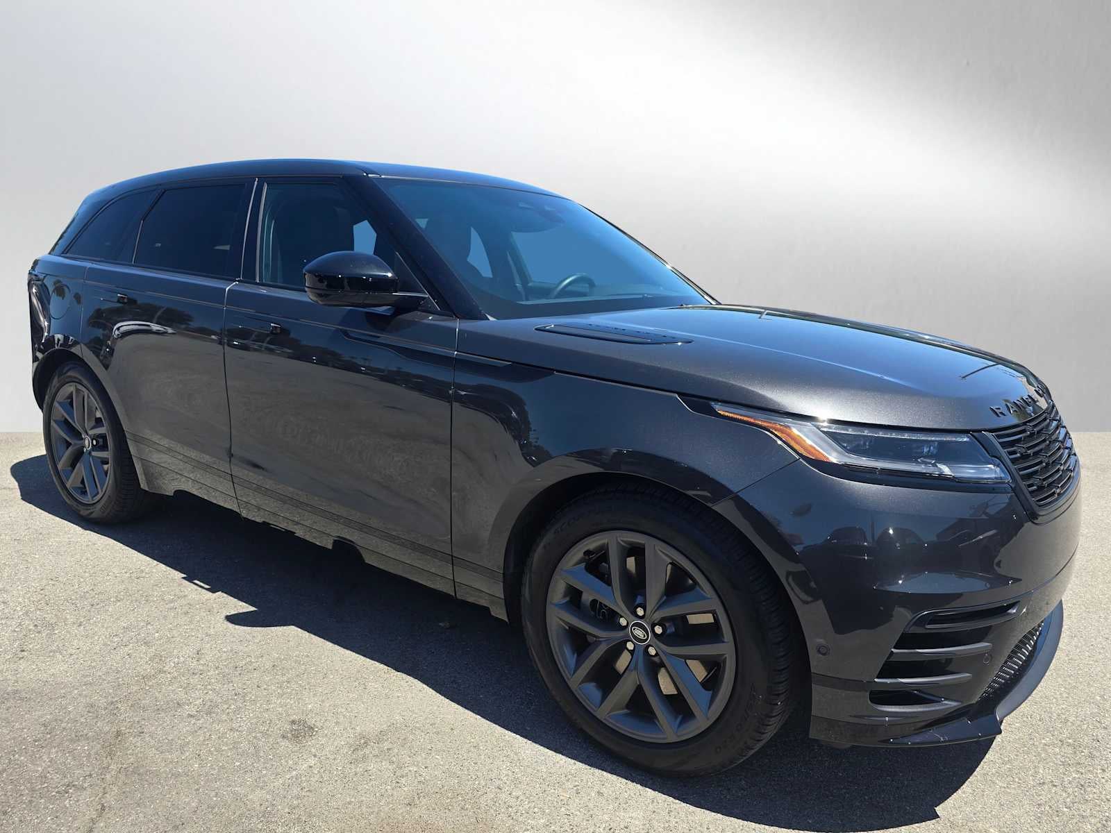 2026 Land Rover Range Rover Velar Dynamic SE