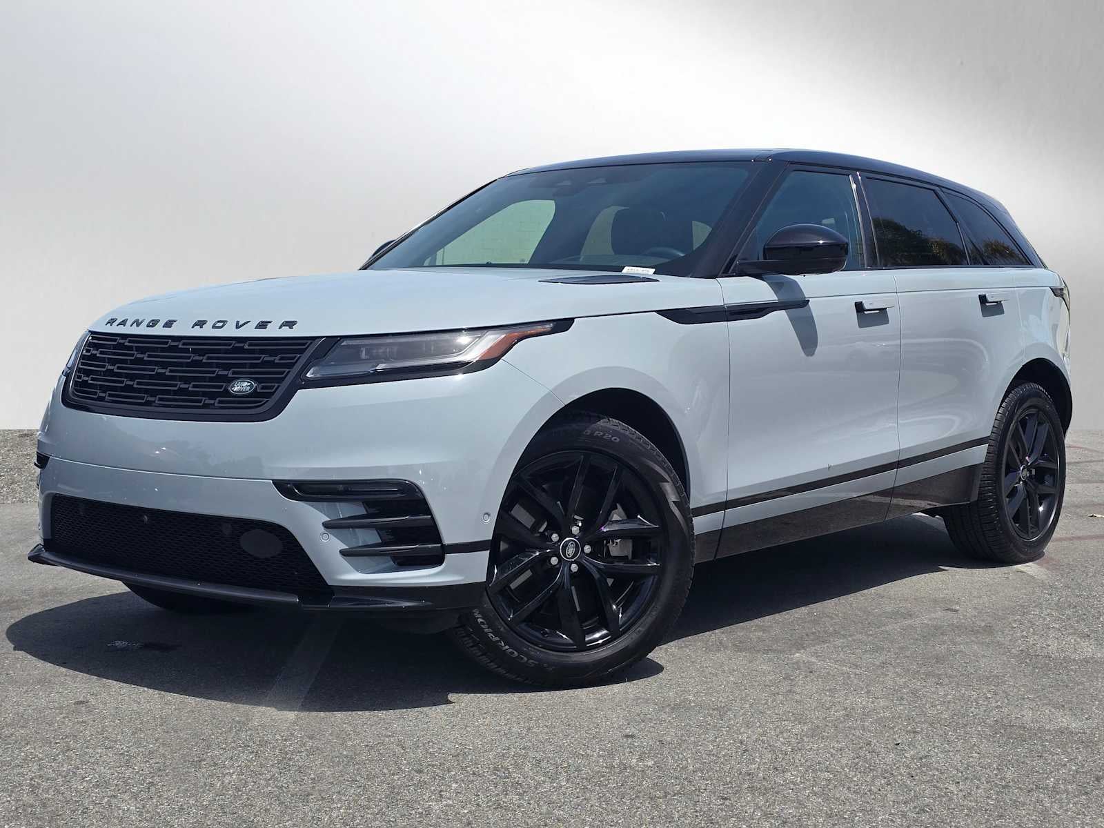 2026 Land Rover Range Rover Velar Dynamic SE