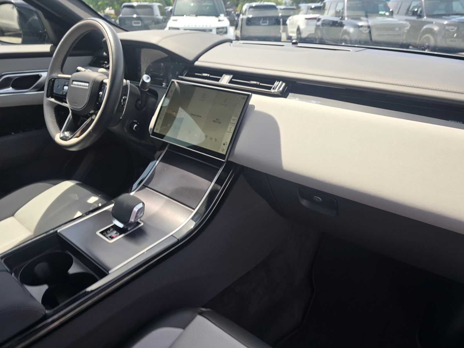 2026 Land Rover Range Rover Velar Dynamic SE