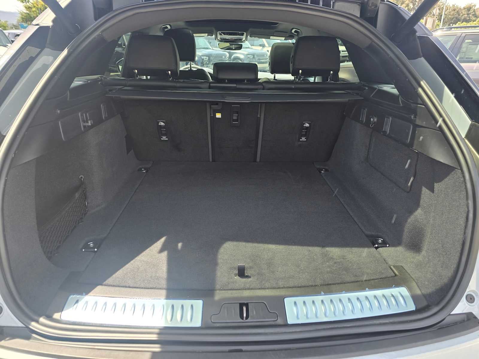 2026 Land Rover Range Rover Velar Dynamic SE