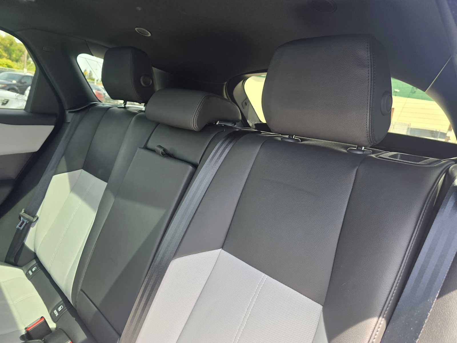 2026 Land Rover Range Rover Velar Dynamic SE