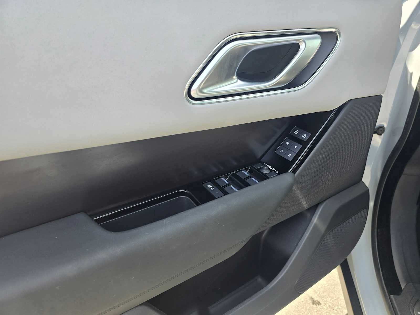 2026 Land Rover Range Rover Velar Dynamic SE