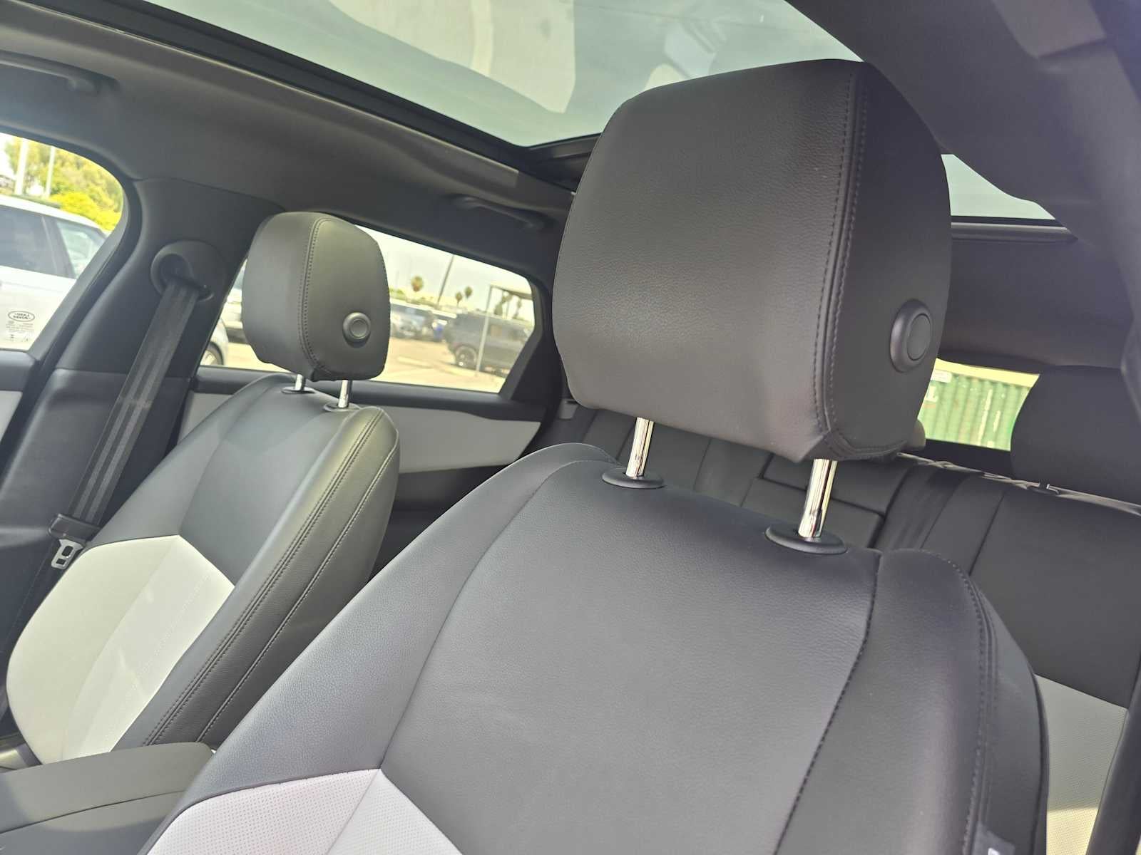 2026 Land Rover Range Rover Velar Dynamic SE