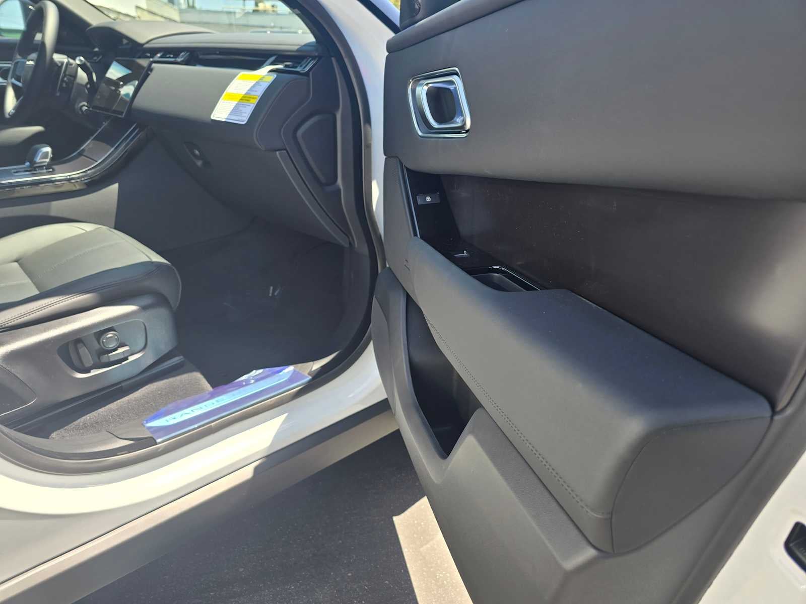 2026 Land Rover Range Rover Velar Dynamic SE