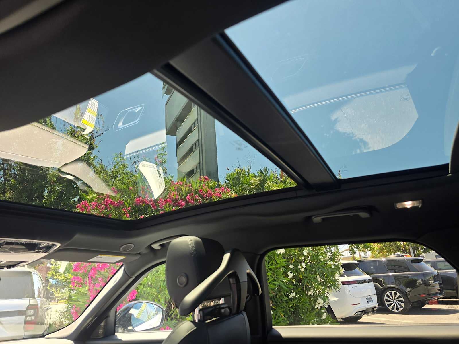 2026 Land Rover Range Rover Velar Dynamic SE