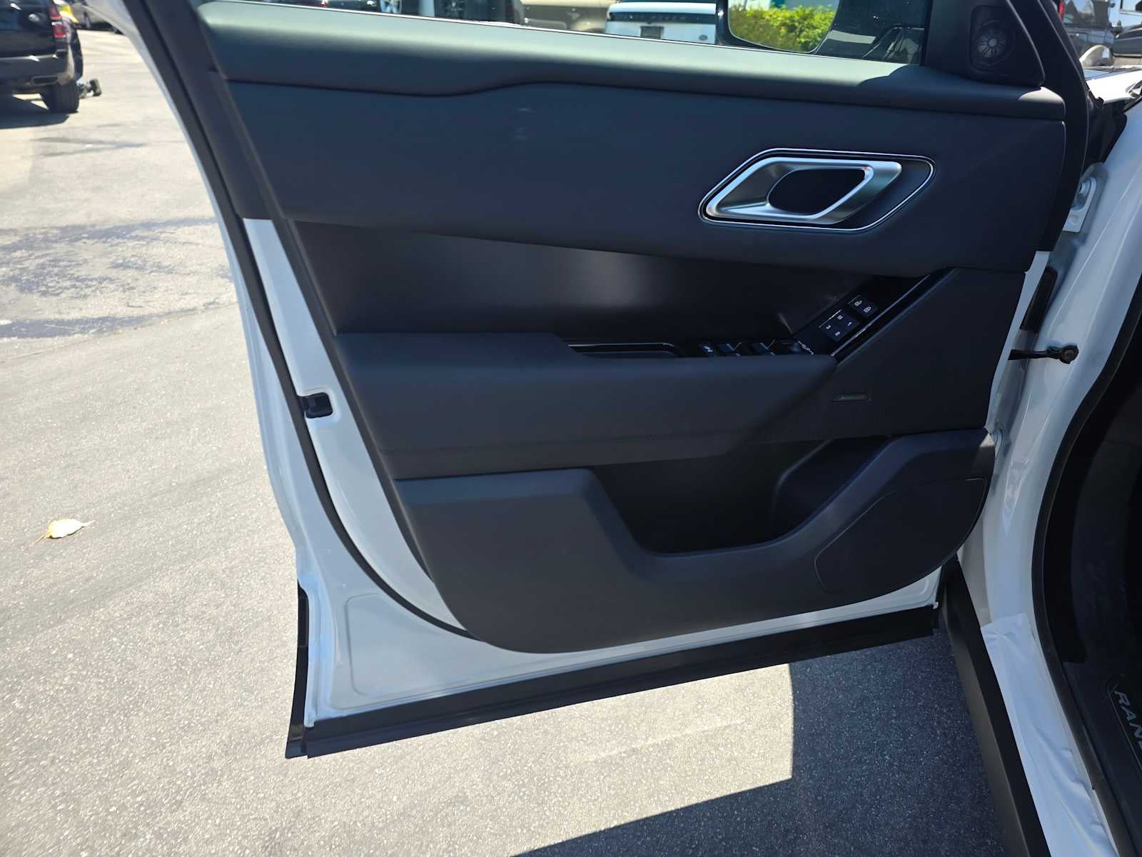 2026 Land Rover Range Rover Velar Dynamic SE