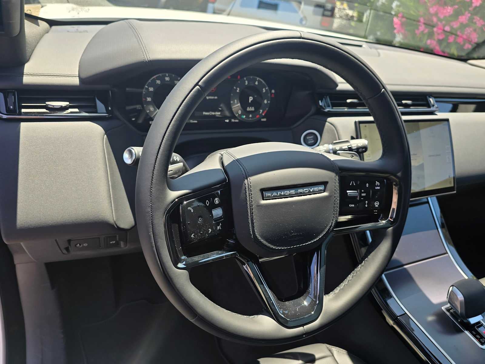 2026 Land Rover Range Rover Velar Dynamic SE