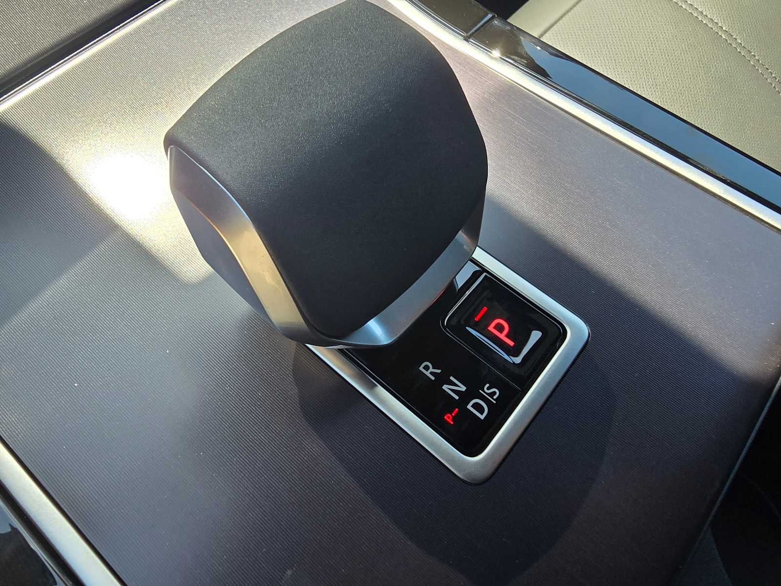 2026 Land Rover Range Rover Velar Dynamic SE