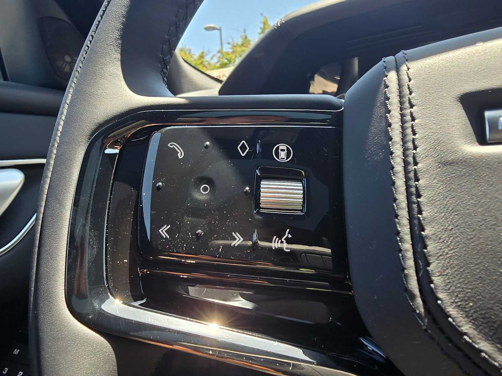 2026 Land Rover Range Rover Velar Dynamic SE