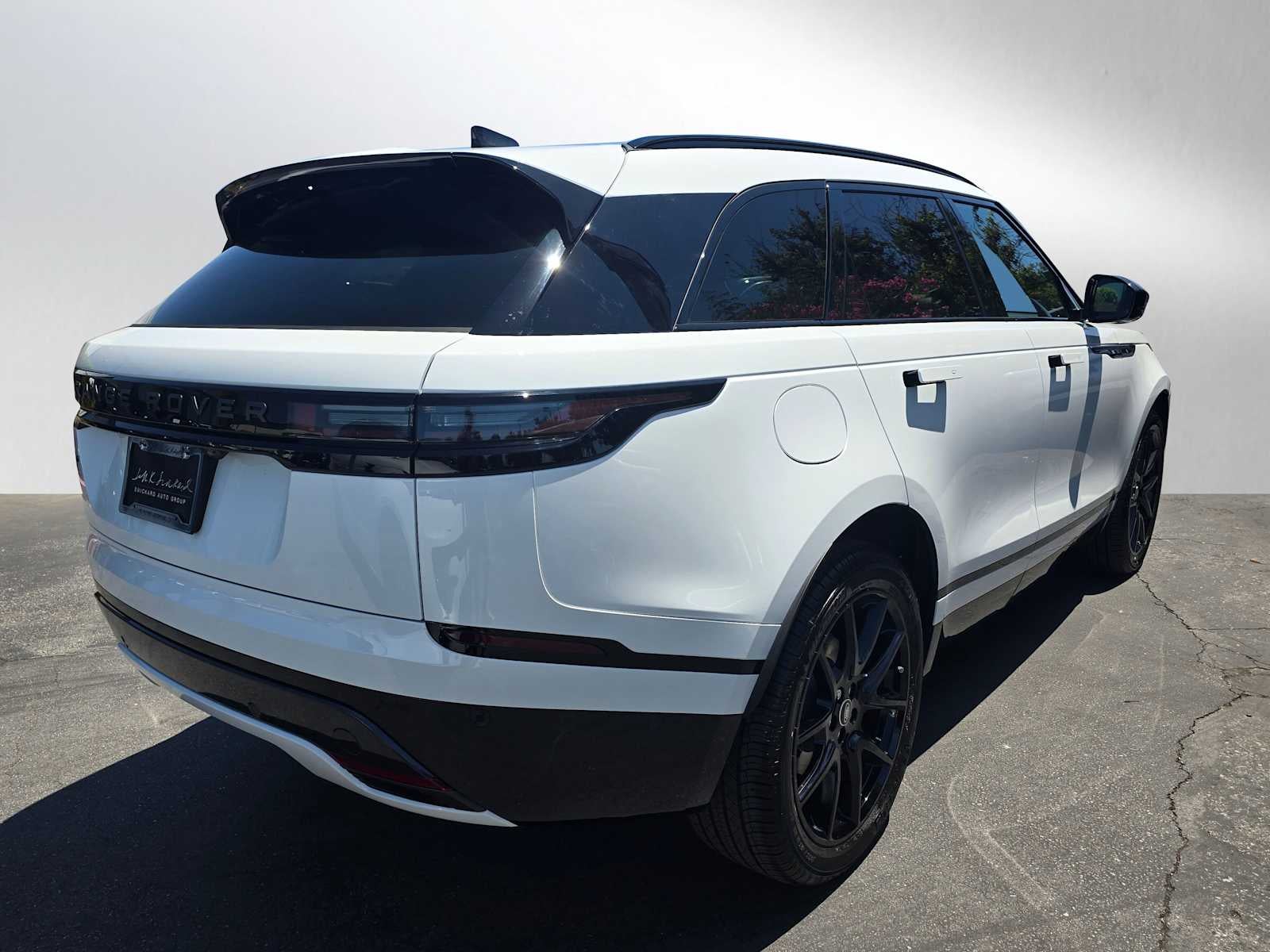 2026 Land Rover Range Rover Velar Dynamic SE