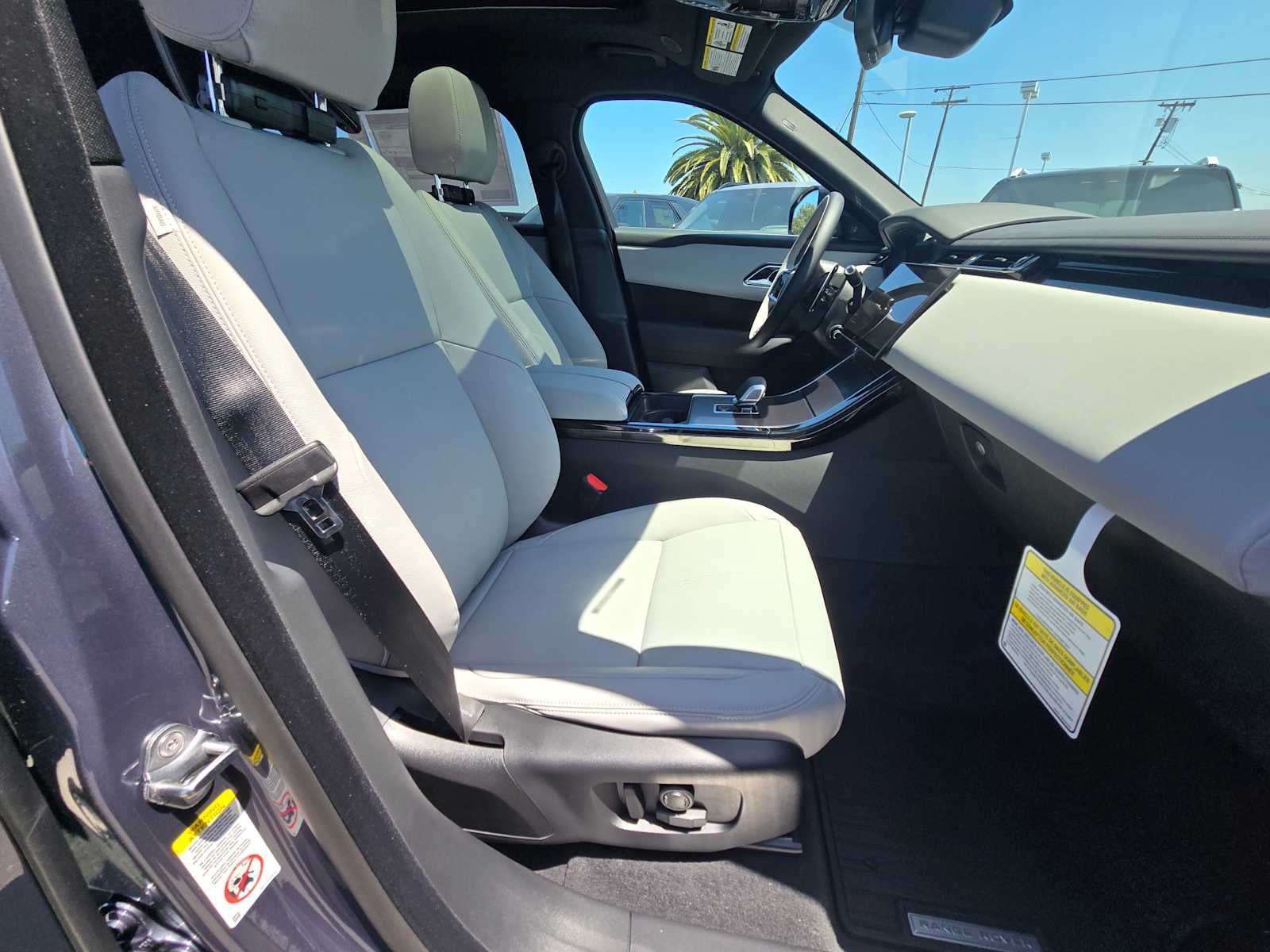 2026 Land Rover Range Rover Velar Dynamic SE