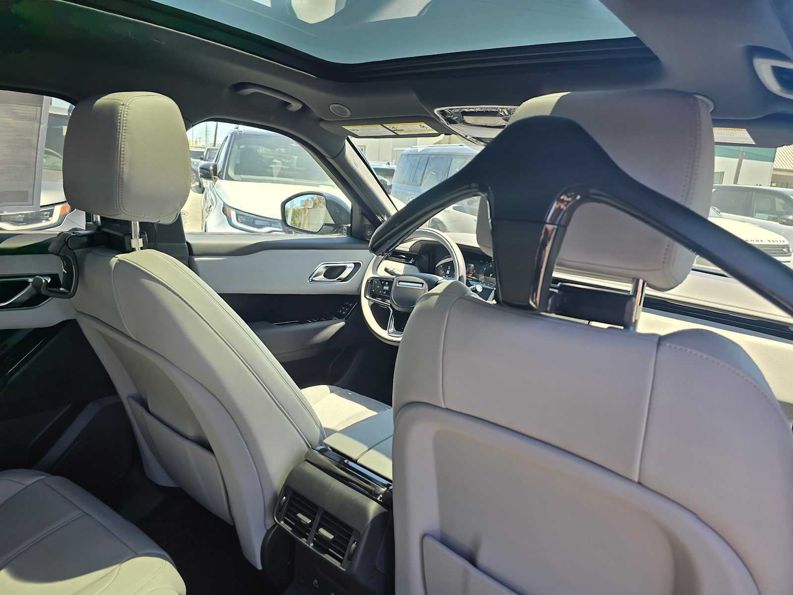 2026 Land Rover Range Rover Velar Dynamic SE