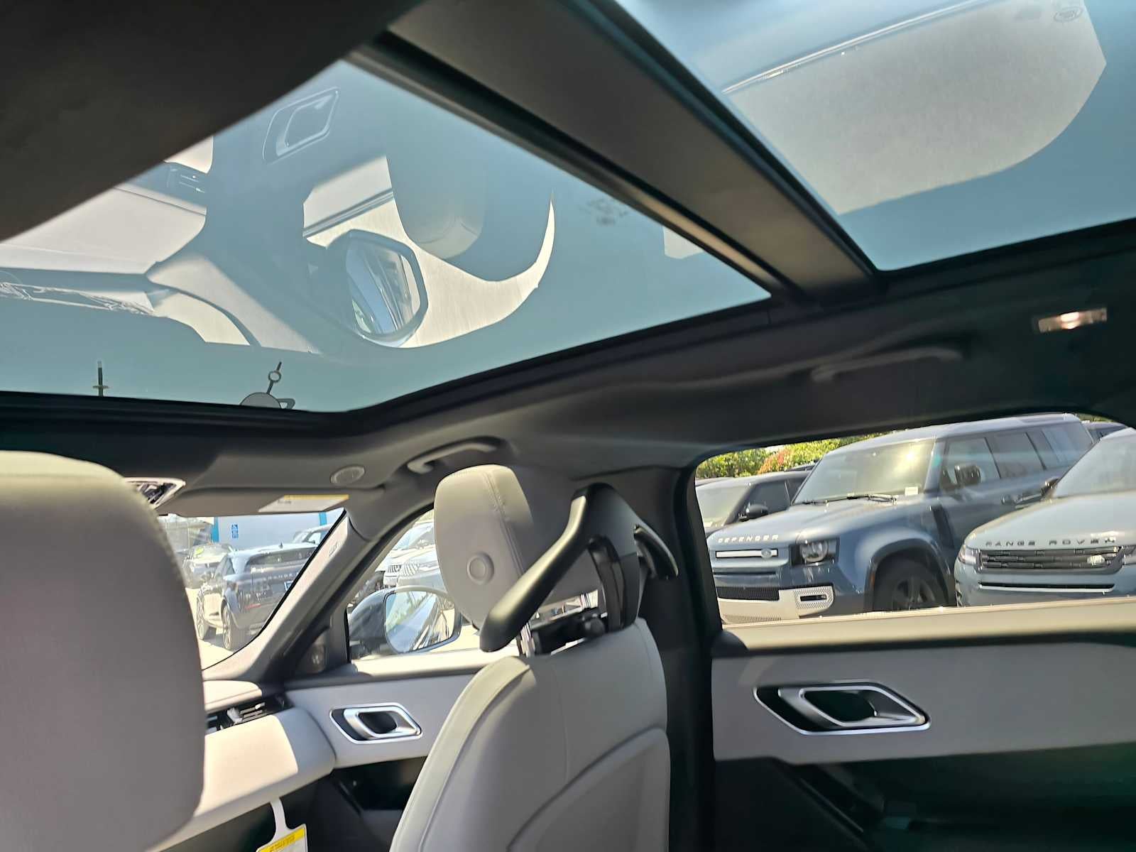 2026 Land Rover Range Rover Velar Dynamic SE