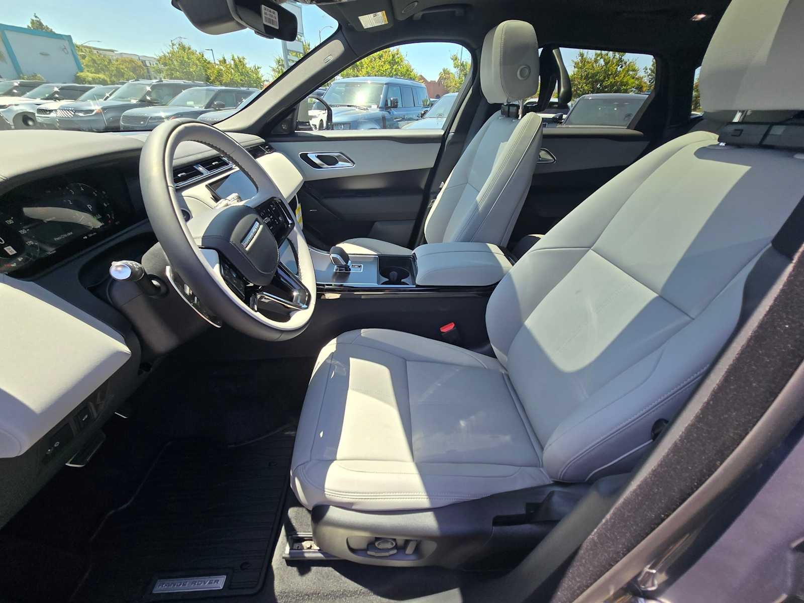 2026 Land Rover Range Rover Velar Dynamic SE