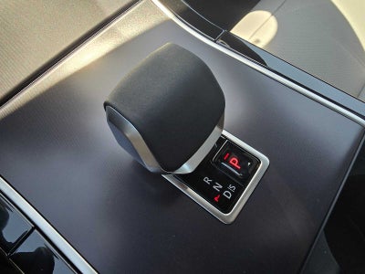 2026 Land Rover Range Rover Velar Dynamic SE