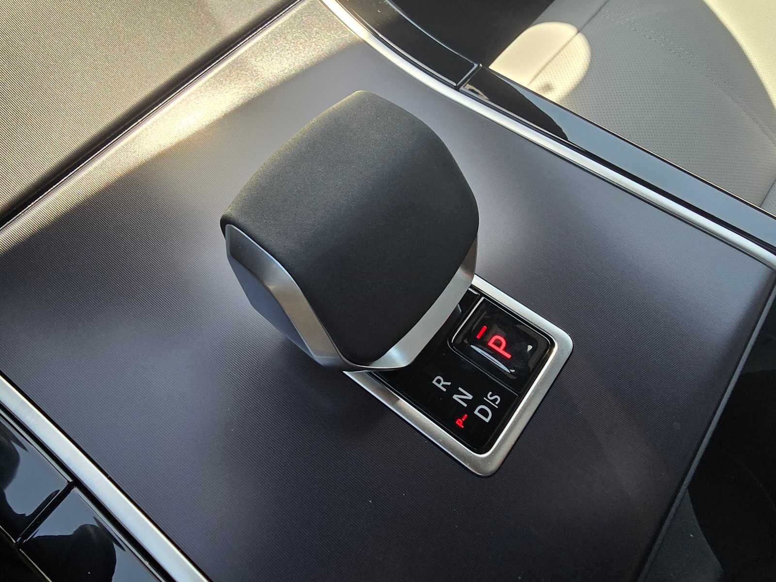 2026 Land Rover Range Rover Velar Dynamic SE