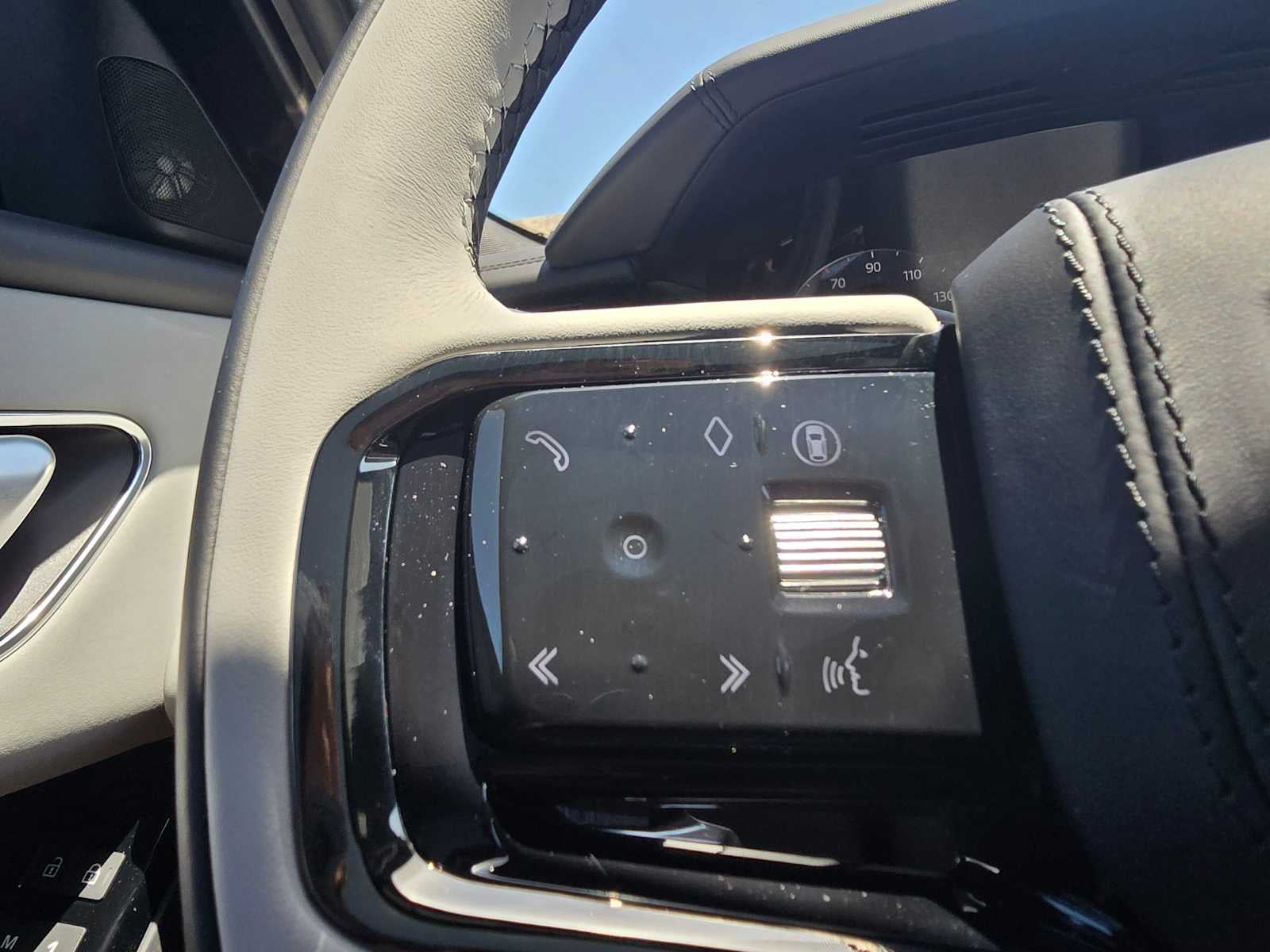 2026 Land Rover Range Rover Velar Dynamic SE