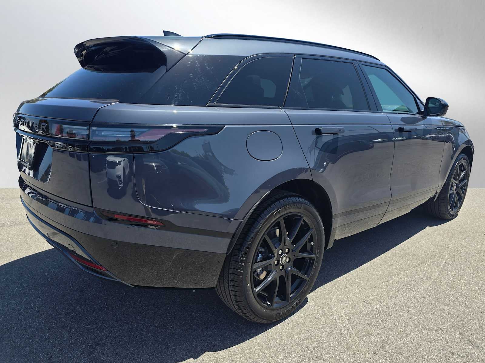 2026 Land Rover Range Rover Velar Dynamic SE