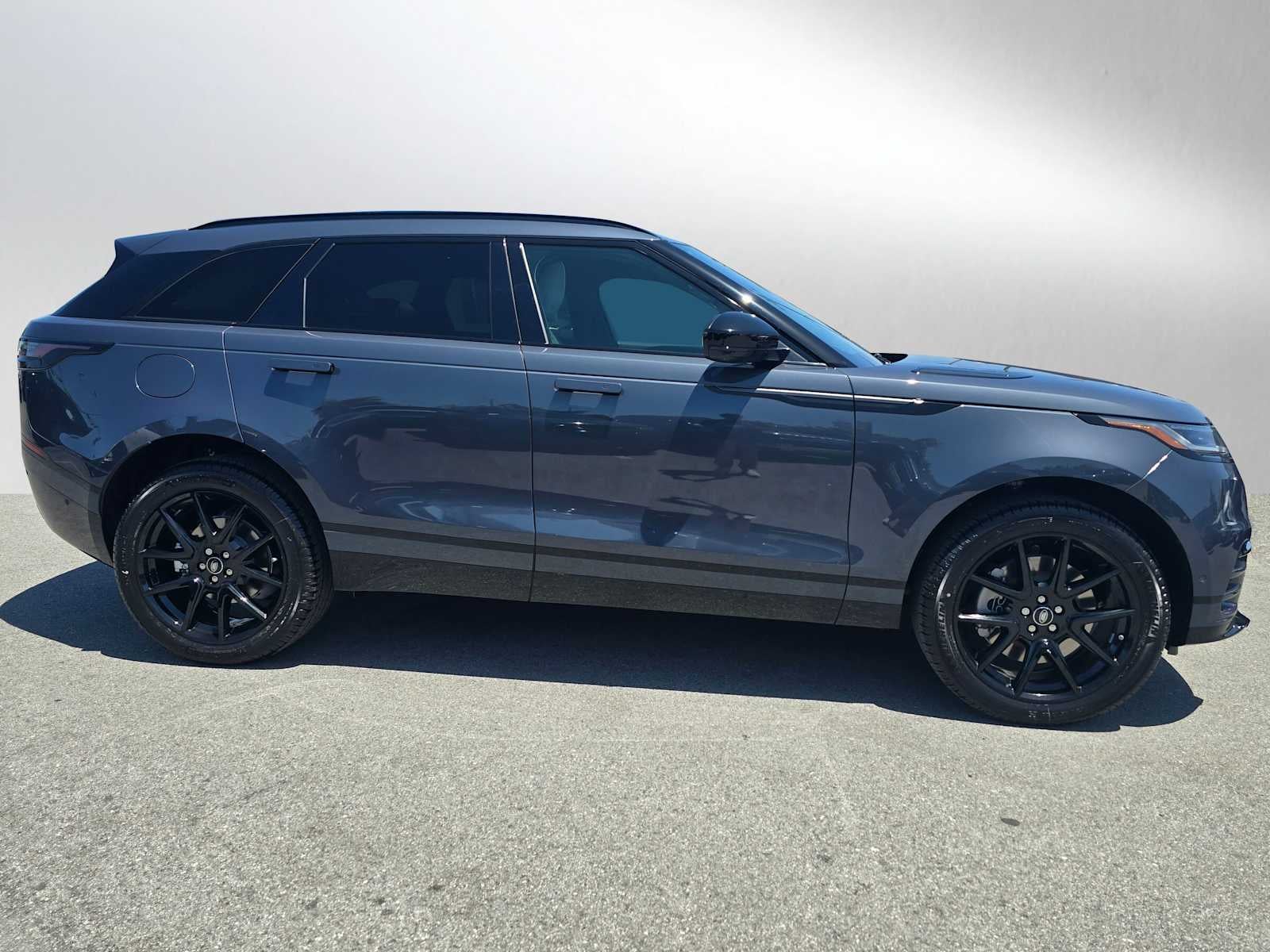 2026 Land Rover Range Rover Velar Dynamic SE