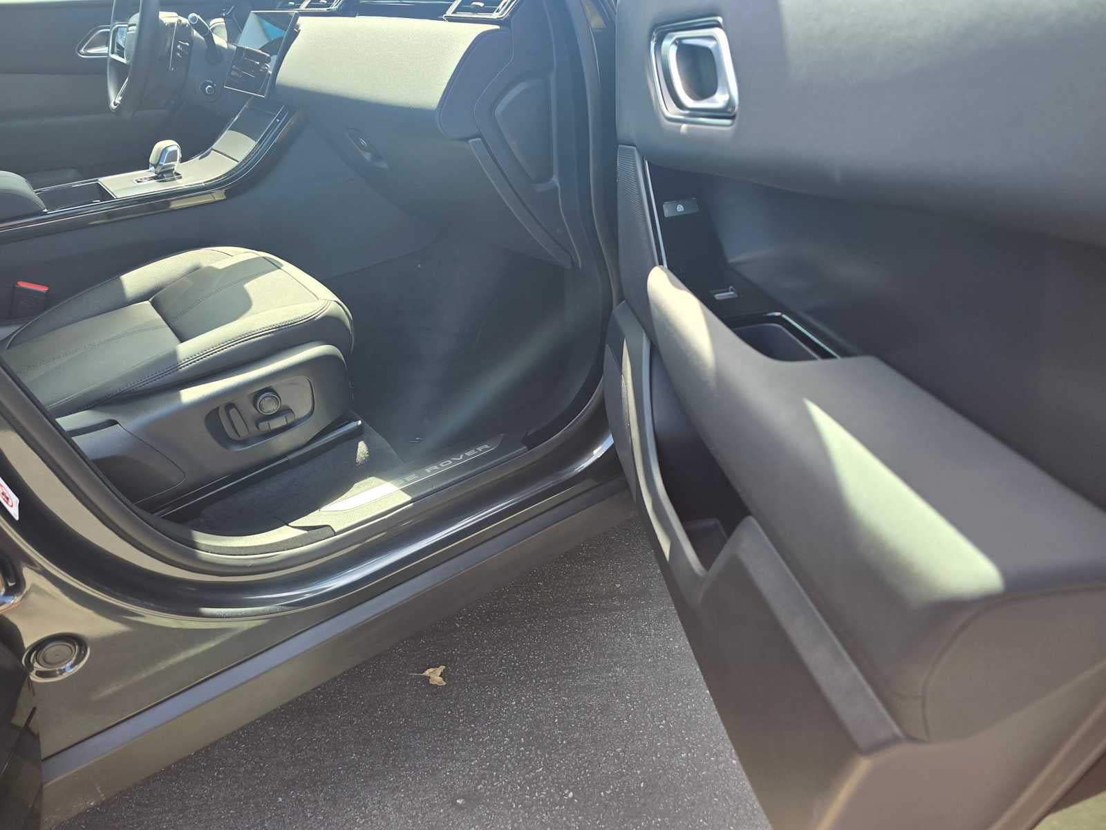 2025 Land Rover Range Rover Velar Dynamic SE