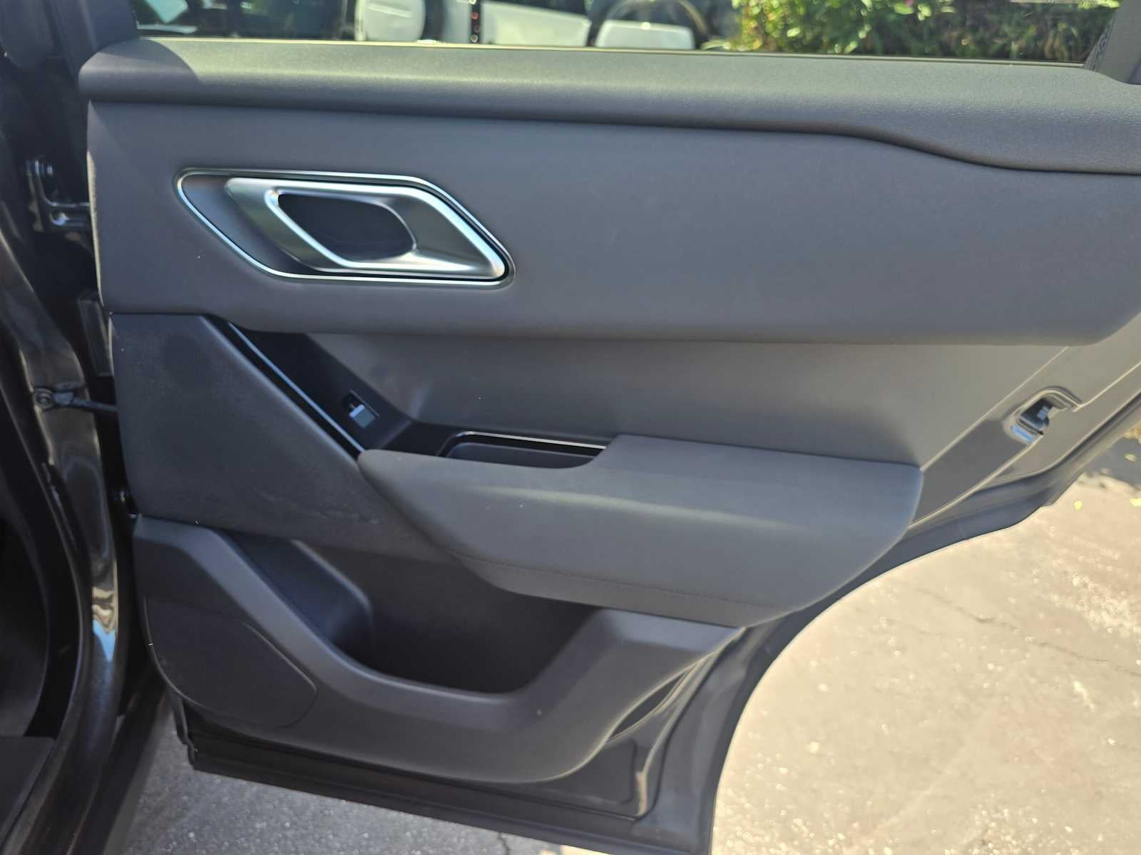 2025 Land Rover Range Rover Velar Dynamic SE