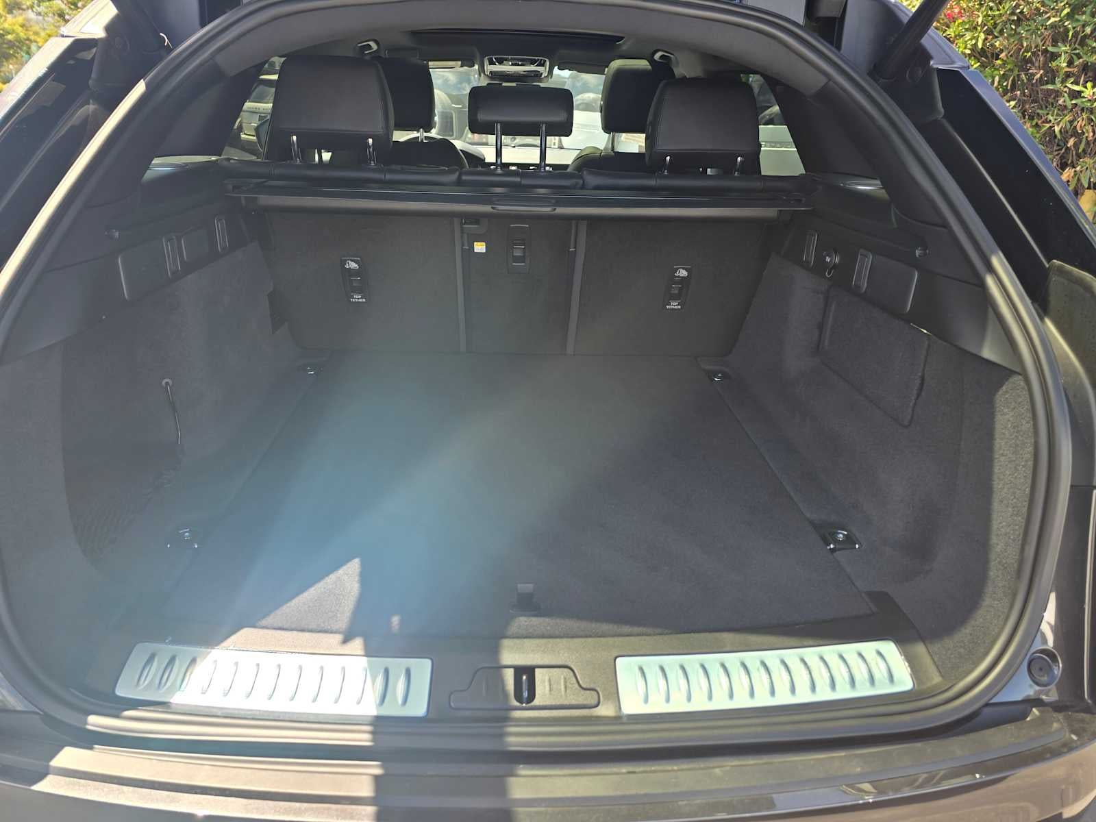 2025 Land Rover Range Rover Velar Dynamic SE