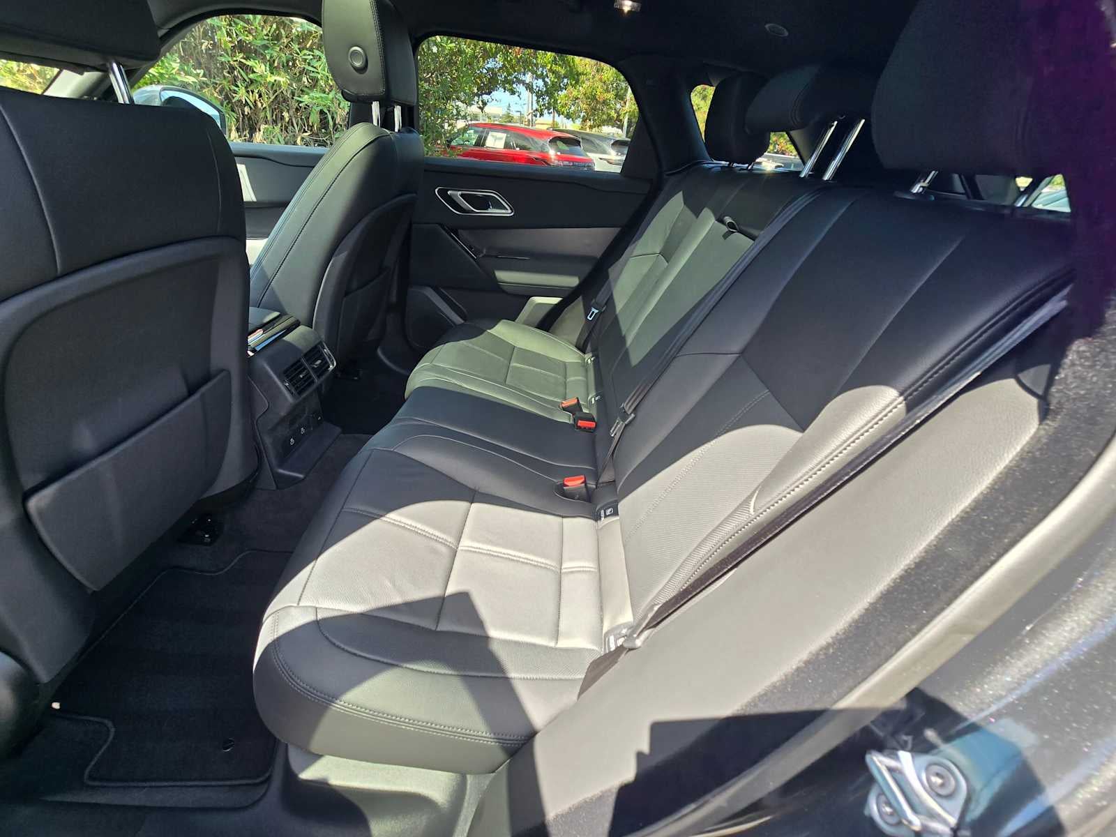 2025 Land Rover Range Rover Velar Dynamic SE