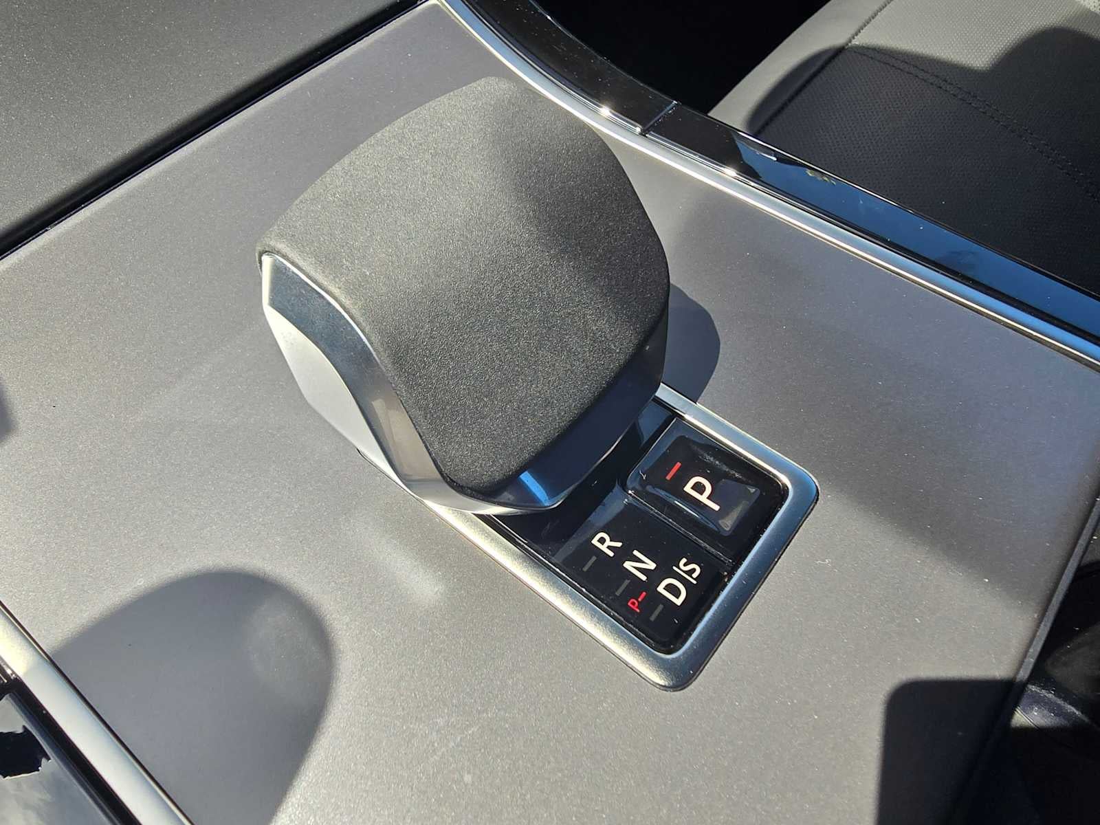 2025 Land Rover Range Rover Velar Dynamic SE