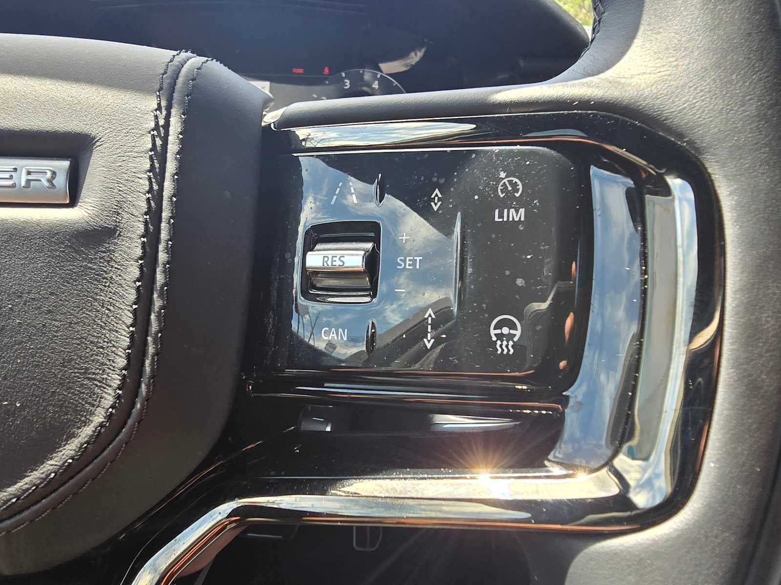 2025 Land Rover Range Rover Velar Dynamic SE