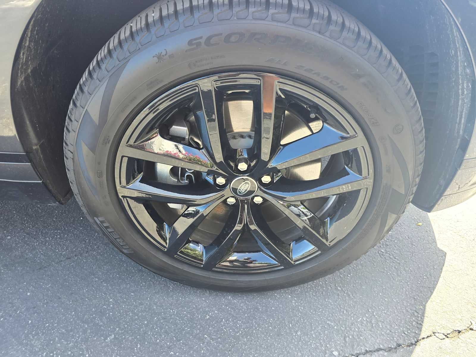 2025 Land Rover Range Rover Velar Dynamic SE