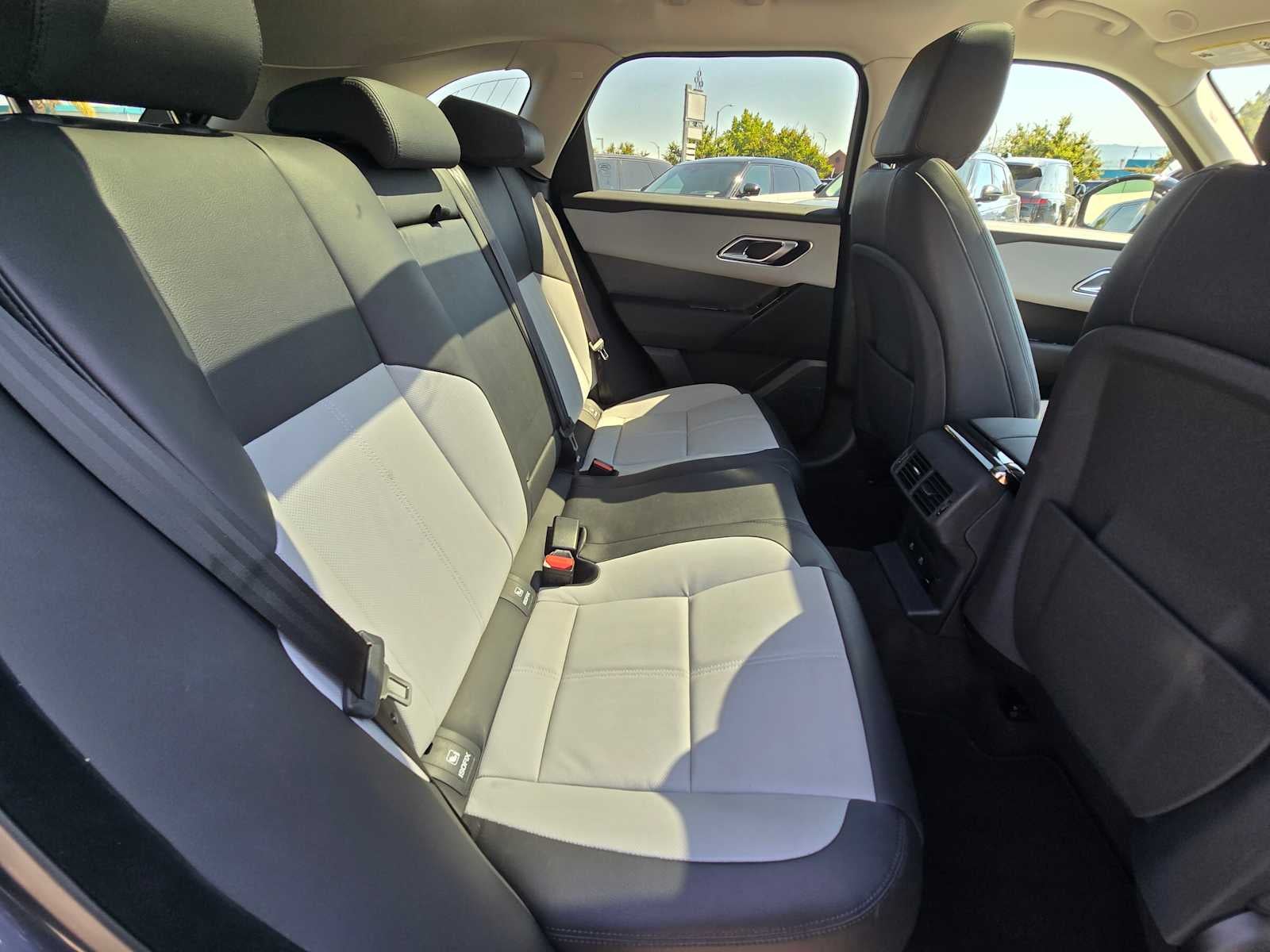 2025 Land Rover Range Rover Velar Dynamic SE