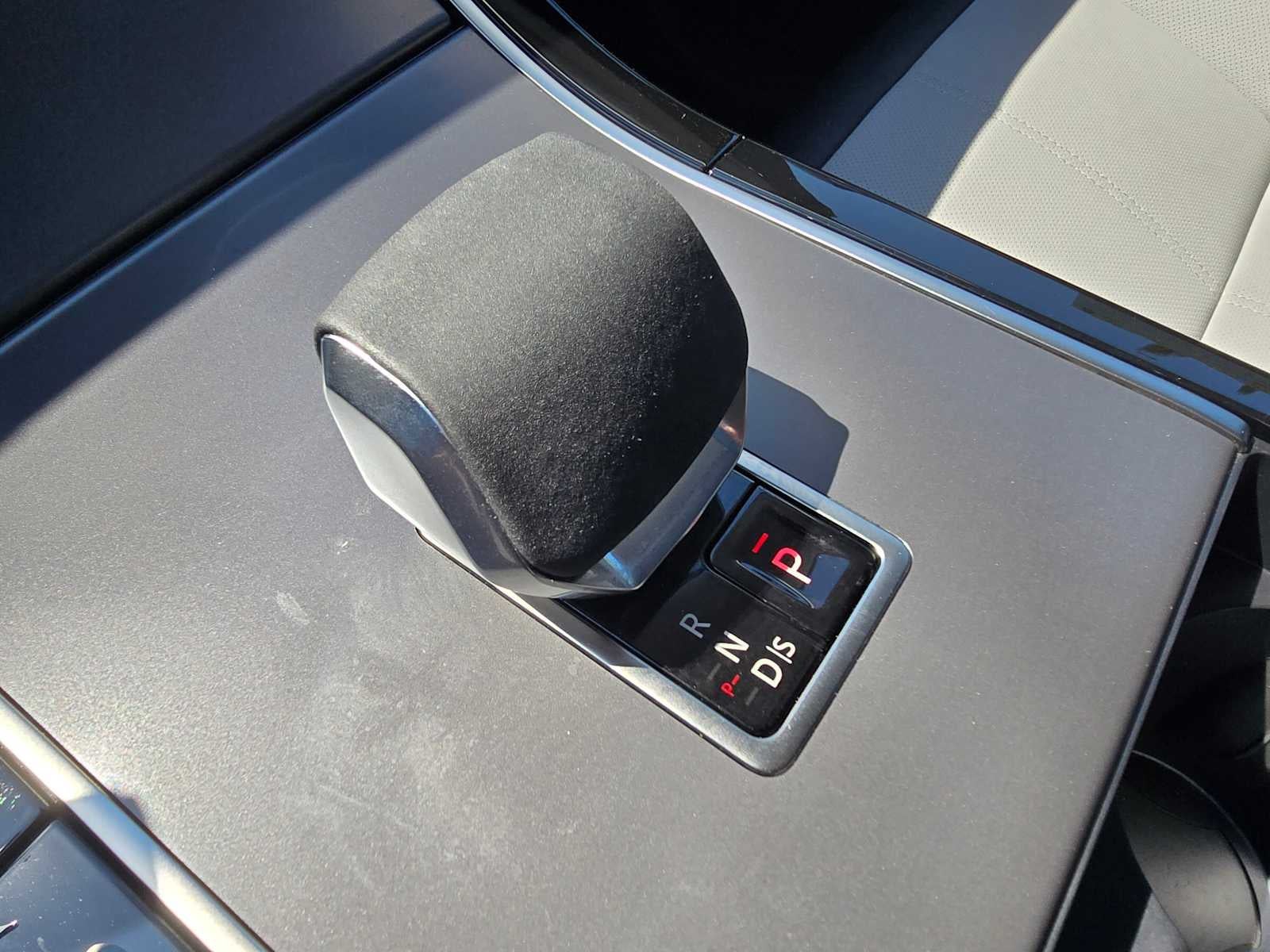 2025 Land Rover Range Rover Velar Dynamic SE