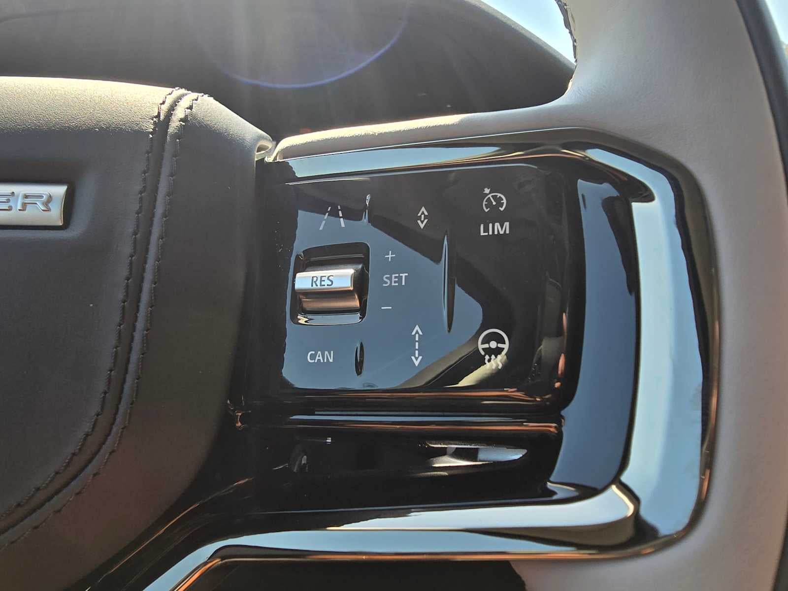 2025 Land Rover Range Rover Velar Dynamic SE