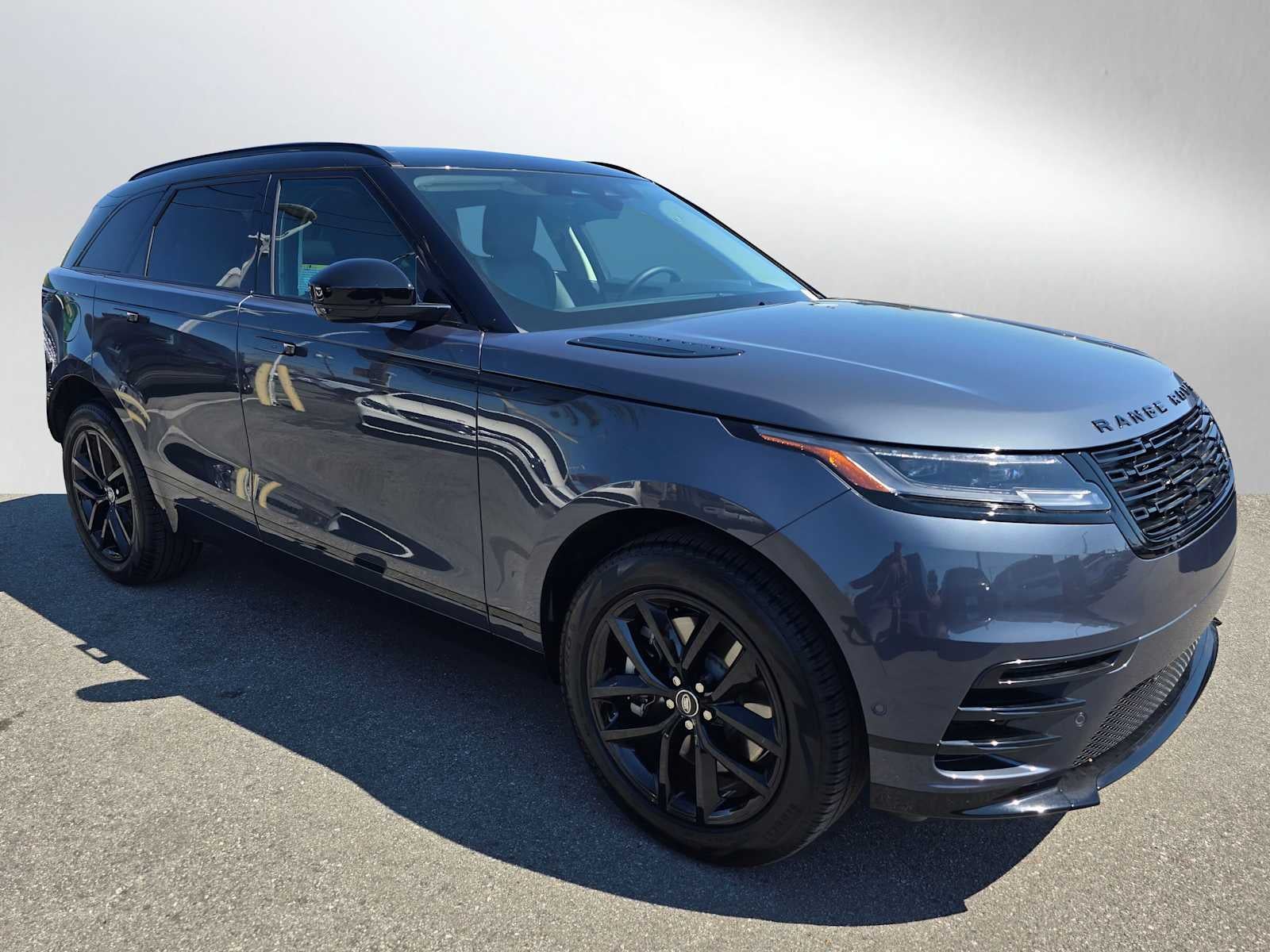 2025 Land Rover Range Rover Velar Dynamic SE