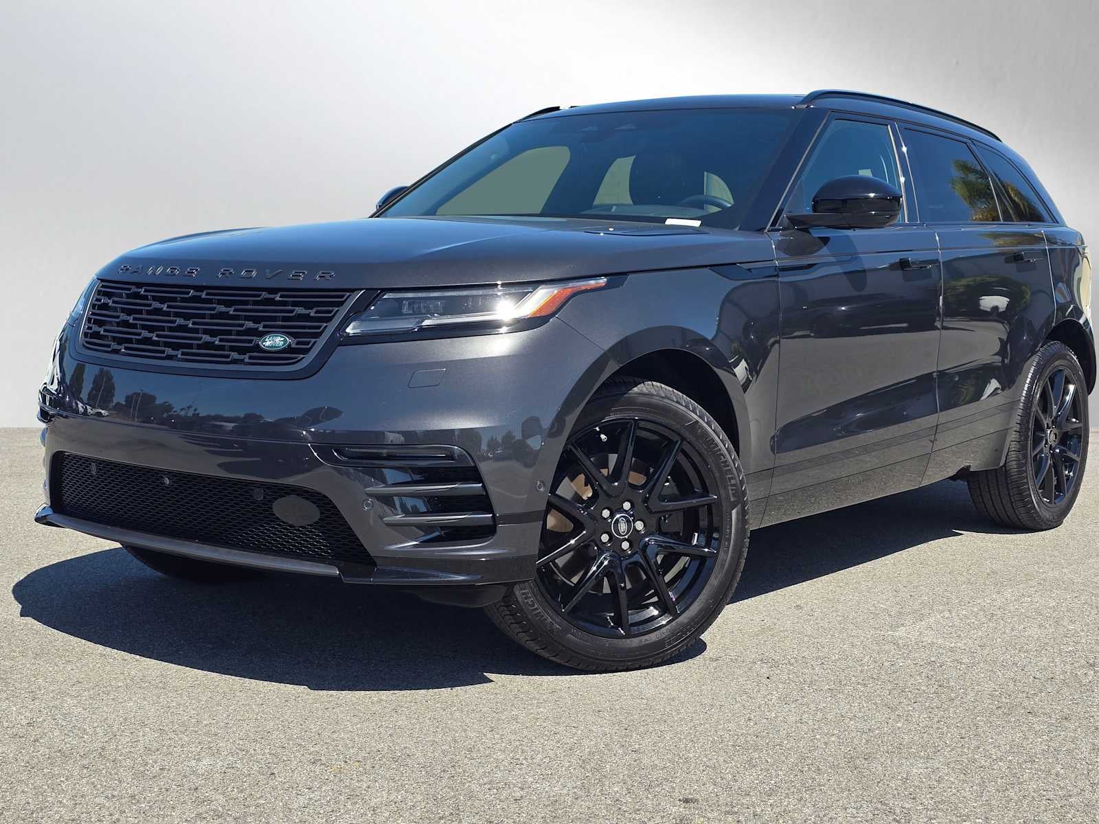 2026 Land Rover Range Rover Velar Dynamic SE