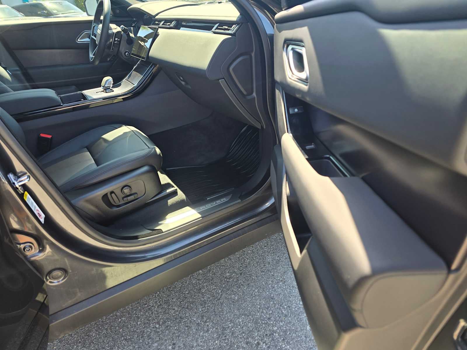 2026 Land Rover Range Rover Velar Dynamic SE