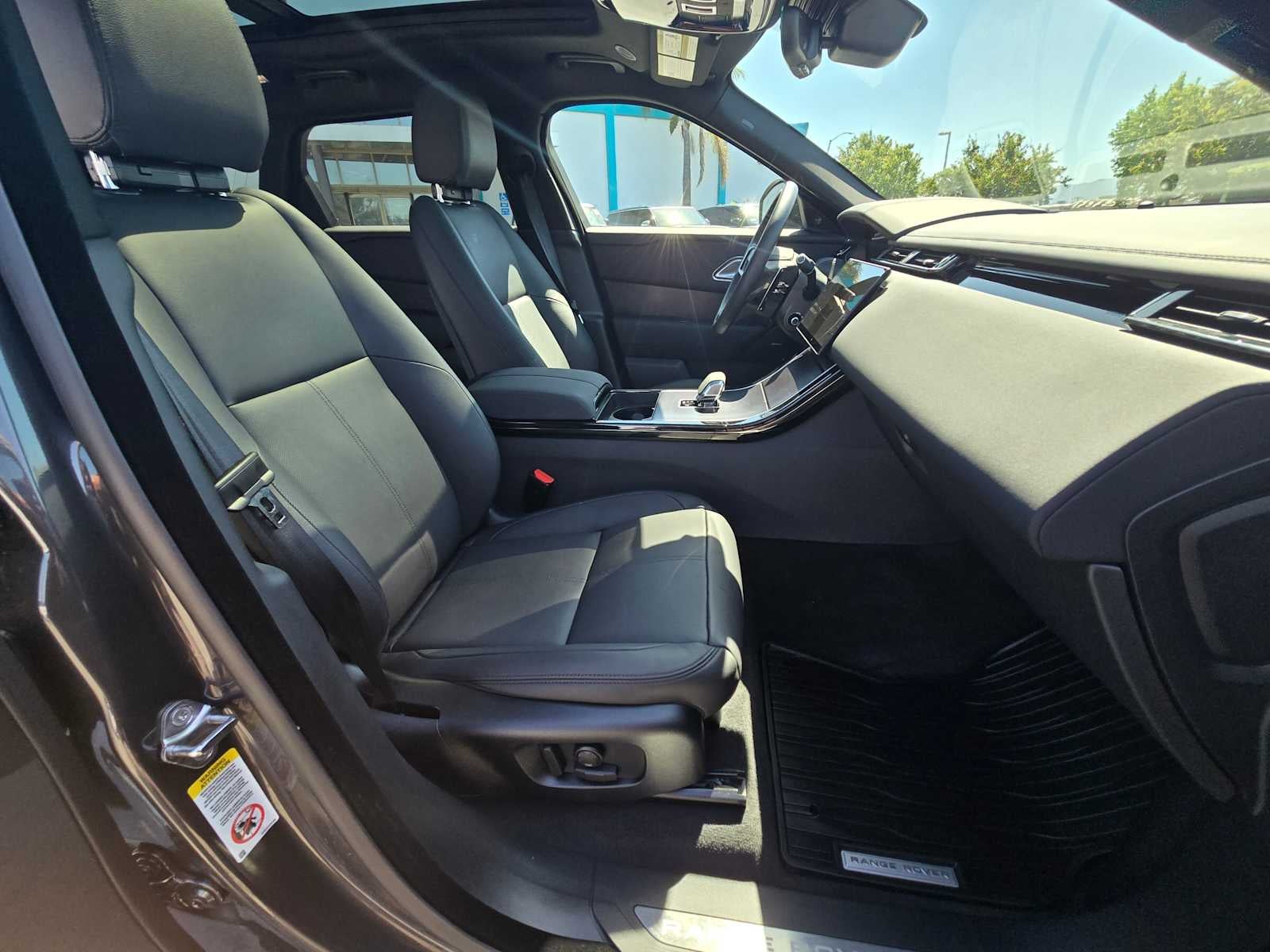 2026 Land Rover Range Rover Velar Dynamic SE