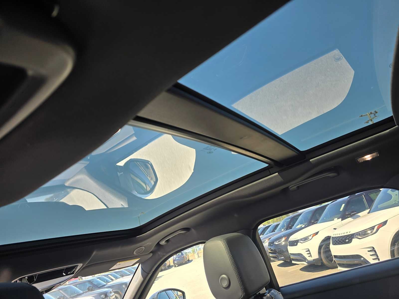 2026 Land Rover Range Rover Velar Dynamic SE