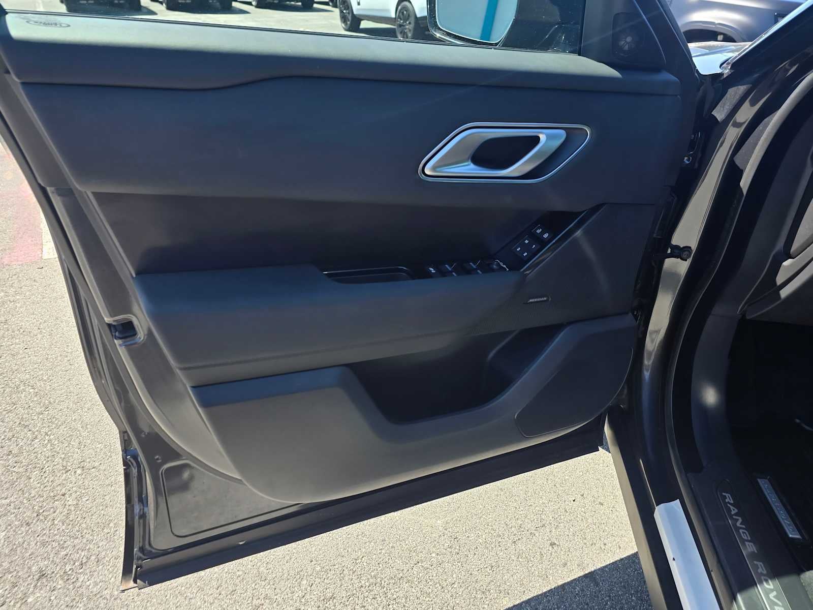 2026 Land Rover Range Rover Velar Dynamic SE