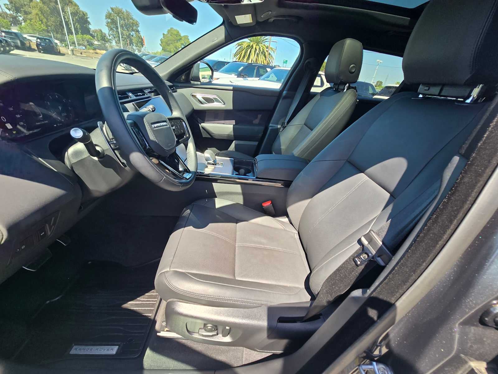 2026 Land Rover Range Rover Velar Dynamic SE